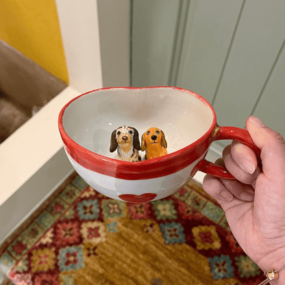 Tasse en céramique en forme de cœur avec figurine d'animal de compagnie faite à la main