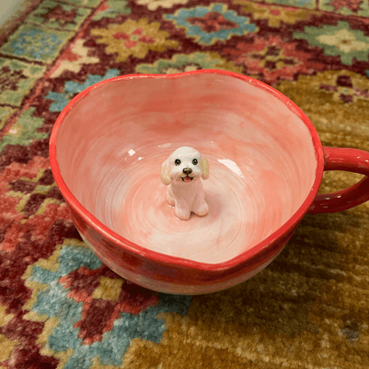 Tasse en céramique en forme de cœur avec figurine d'animal de compagnie faite à la main