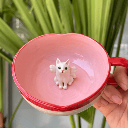 Tasse en céramique en forme de cœur avec figurine d'animal de compagnie faite à la main