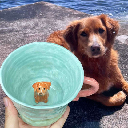 Tasse en céramique faite à la main avec figurine d'animal de compagnie