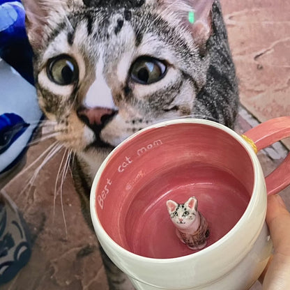 Tasse en céramique faite à la main avec figurine d'animal de compagnie