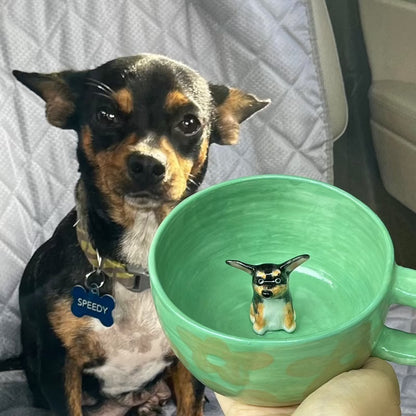 Tasse en céramique faite à la main avec figurine d'animal de compagnie